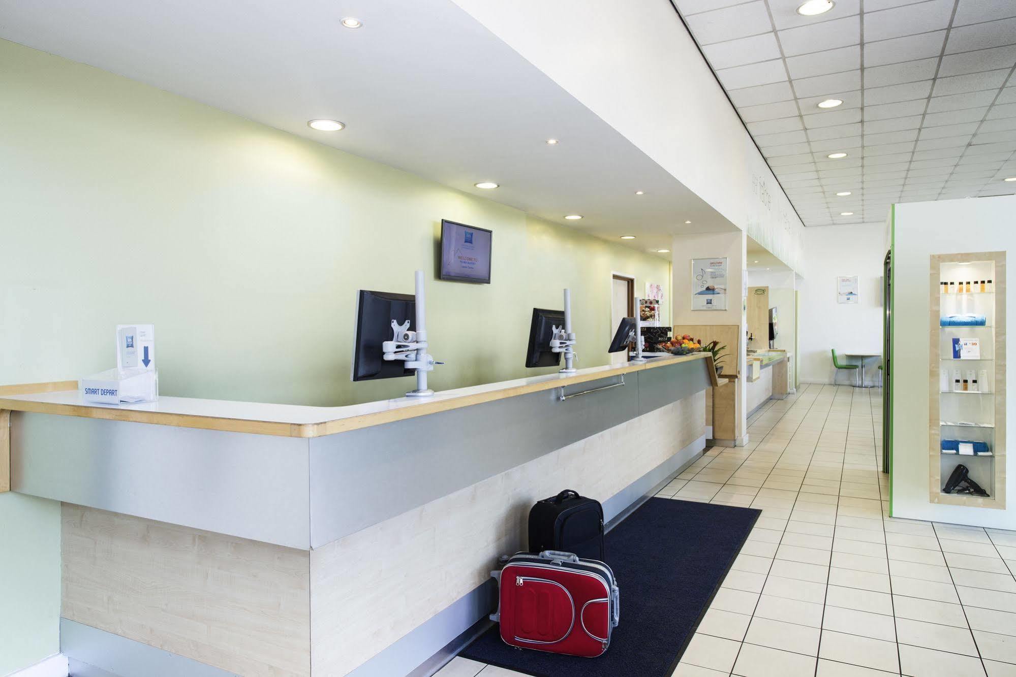 Ibis Budget Leeds Centre Crown Point Road Exterior foto